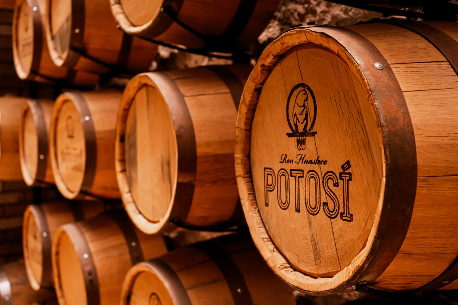 Barricas de añejamiento de Ron Potosí