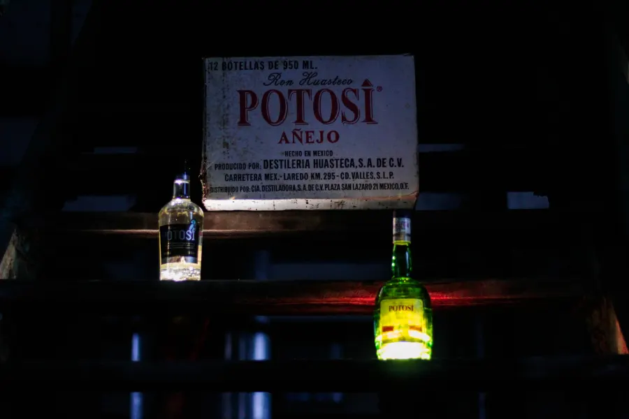 Caja original de Ron Huasteco Potosí
